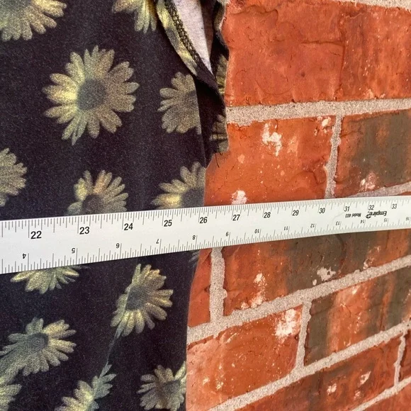 Torrid 3 Womens LoveSick Asymmetrical Cold Shoulder Tee Cotton Daisy Black - Picture 6 of 9